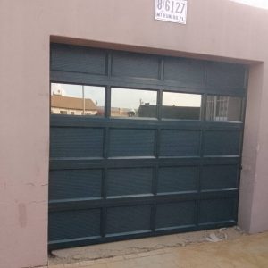 Single garage door with motor